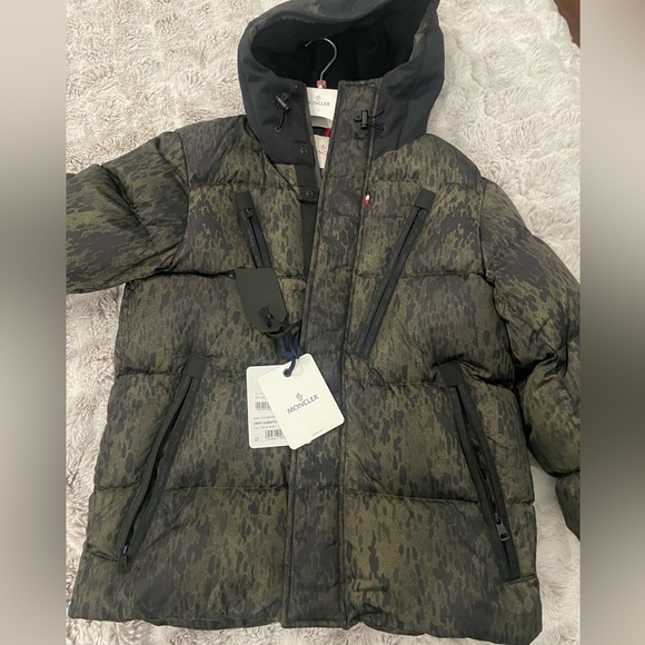 Moncler Rare Obert Giubbotto Jacket in Leopard Sz 2 - Picture 8 of 16